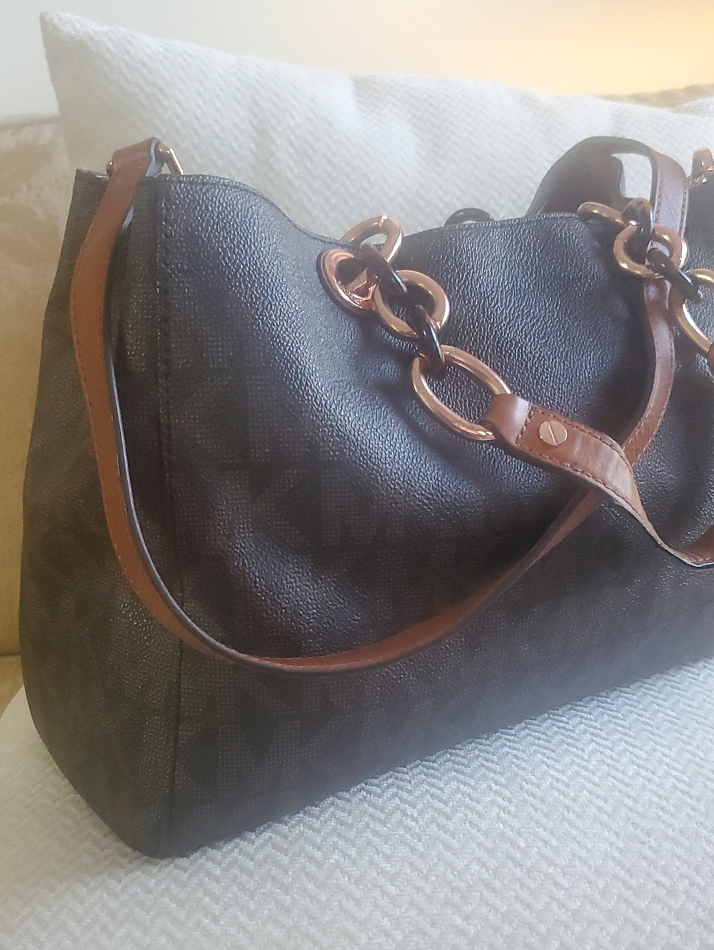 MICHEAL Micheal Kors Cynthia Medium Satchel - Picture 8 of 16